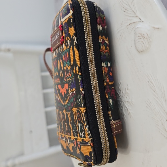 NWOT sakroots Wristlet Wallet Peace With Strap Brown Black - Picture 11 of 14